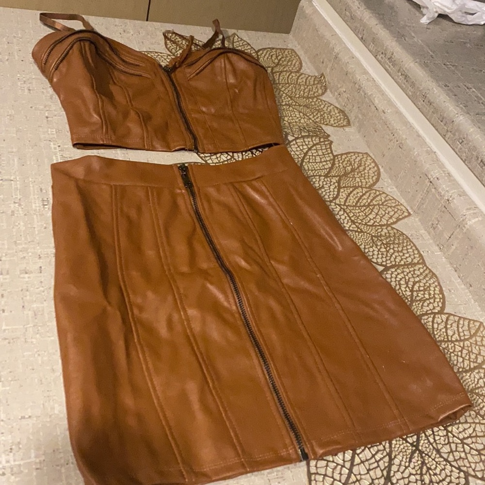 Cute 2 piece leather top and skirt - Picture 2 of 3